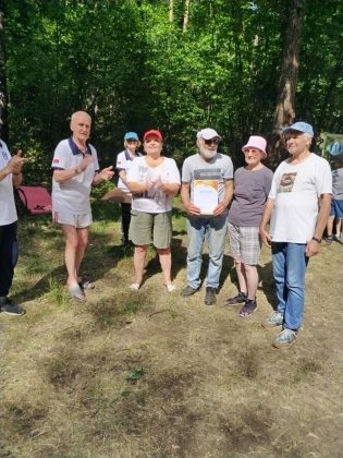 Cоревнования по настольному теннису и броскам мяча в баскетбольное кольцо