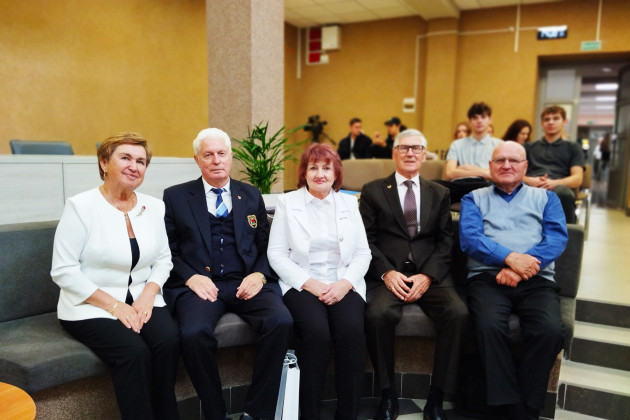 1 октября 2024 года Белорусское общественное объединение "Ветераны физической культуры и спорта" провело торжественное мероприятие в Республиканском государственном училище олимпийского резерва, посвященное Дню пожилых людей и встрече Олимпийских чемпионо