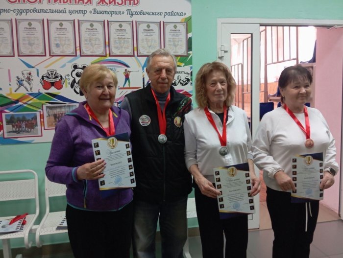 Ветераны спора провели соревнования по футбольному снайперу