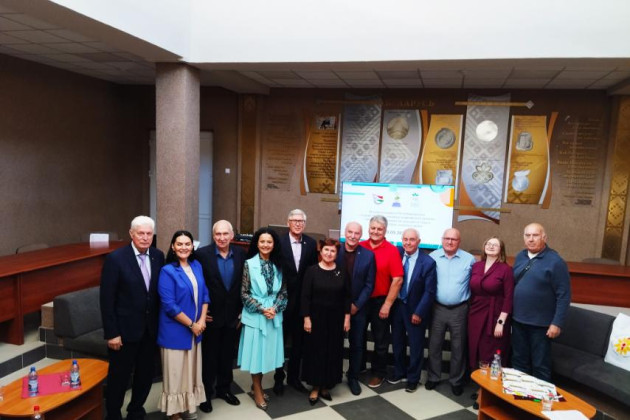 Белорусское общественное объединение "Ветераны физической культуры и спорта" провело торжественные мероприятия в Республиканском государственном училище олимпийского резерва, посвящённые Дню пожилых людей и встрече Олимпийских чемпионов с учащимися училищ