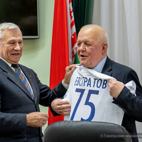 Заслуженному тренеру нашей страны Олегу Евстратову —75!