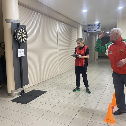 Сегодня, 17 апреля 2026 года в Ледовом Дворце спорта (пр-т Строителей, 23) состоялись областные соревнования по дартсу среди председателей и членов президиума первичных организаций Белорусского общественного объединения «Ветераны физической культуры и спо