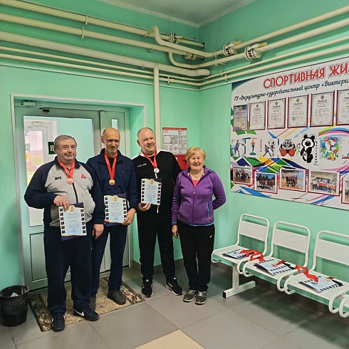 Ветераны спора провели соревнования по футбольному снайперу